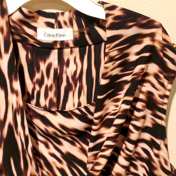 ❤ CALVIN KLEIN FLOWY ANIMAL PRINT TOP, MEDIUM - Picture 2 of 4